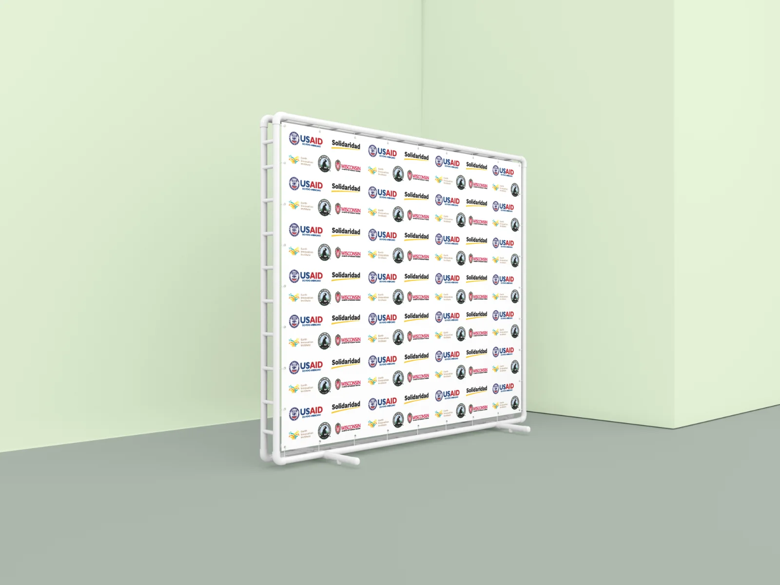 painel de fundo com os logos dos parceiros