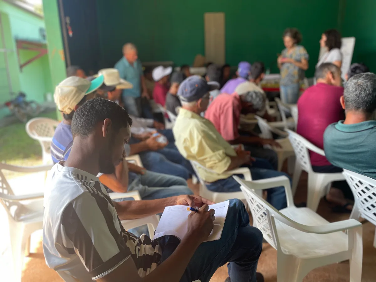 roda de abertura de uma das oficinas com produtores sentados