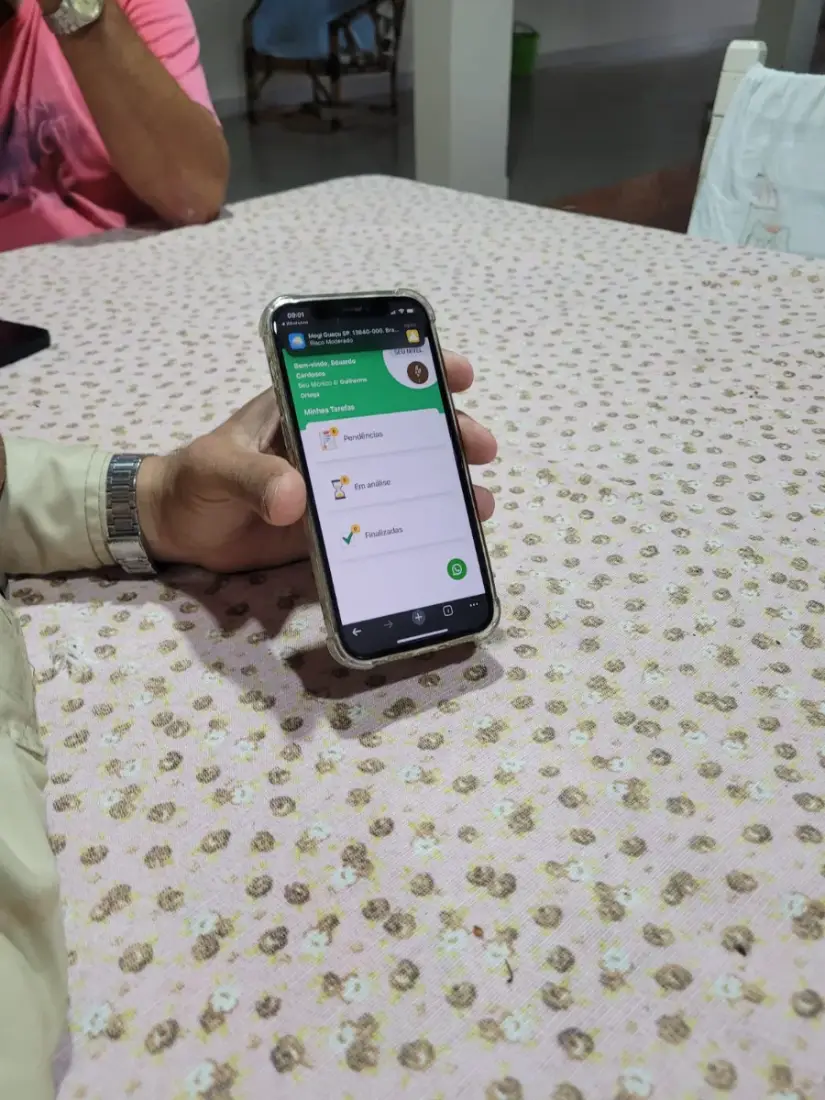 produtor navegando pelas minhas tarefas no próprio aparelho